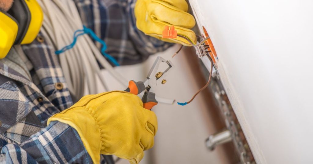 Consertos e manutenções elétricas em Viamão